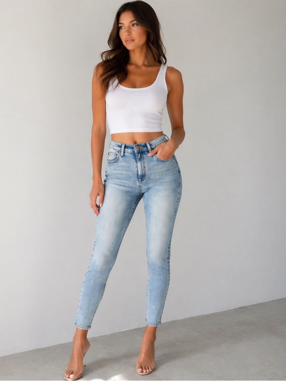 Alice and Olivia Light Blue Acid Wash 27” inseam Jeans skinny size 27